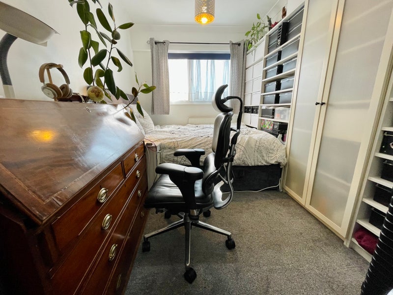 Room Frampton Park Road in Greater London