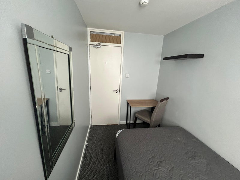 Room Eliot Park in Greater London