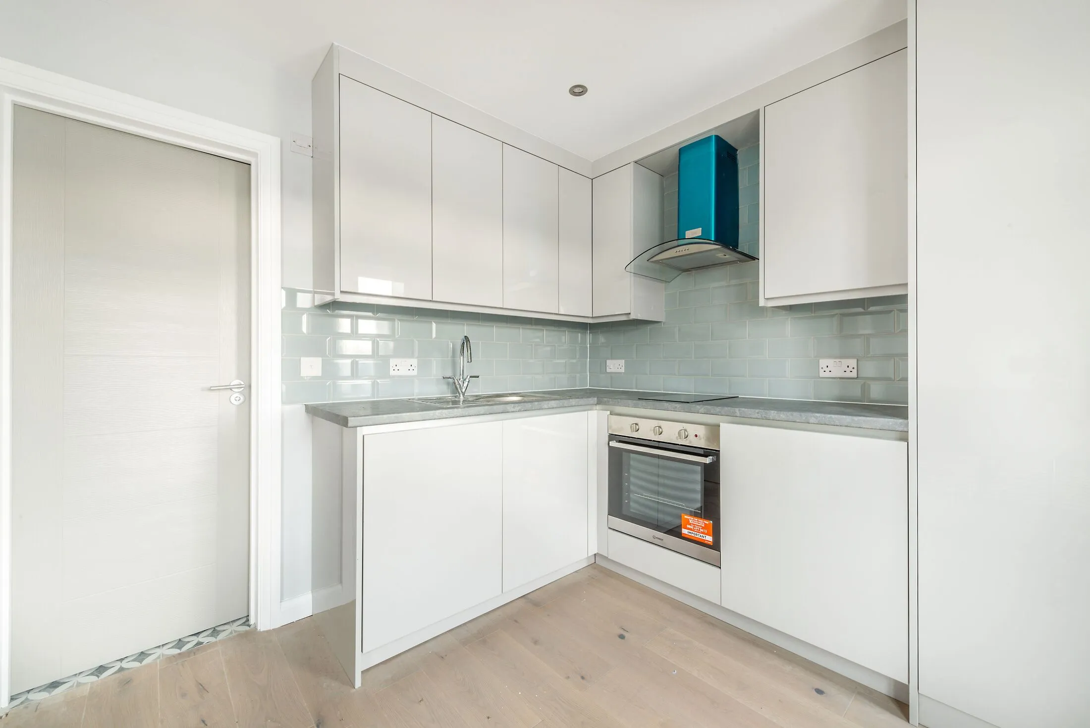Flat Kneller Road in Greater London