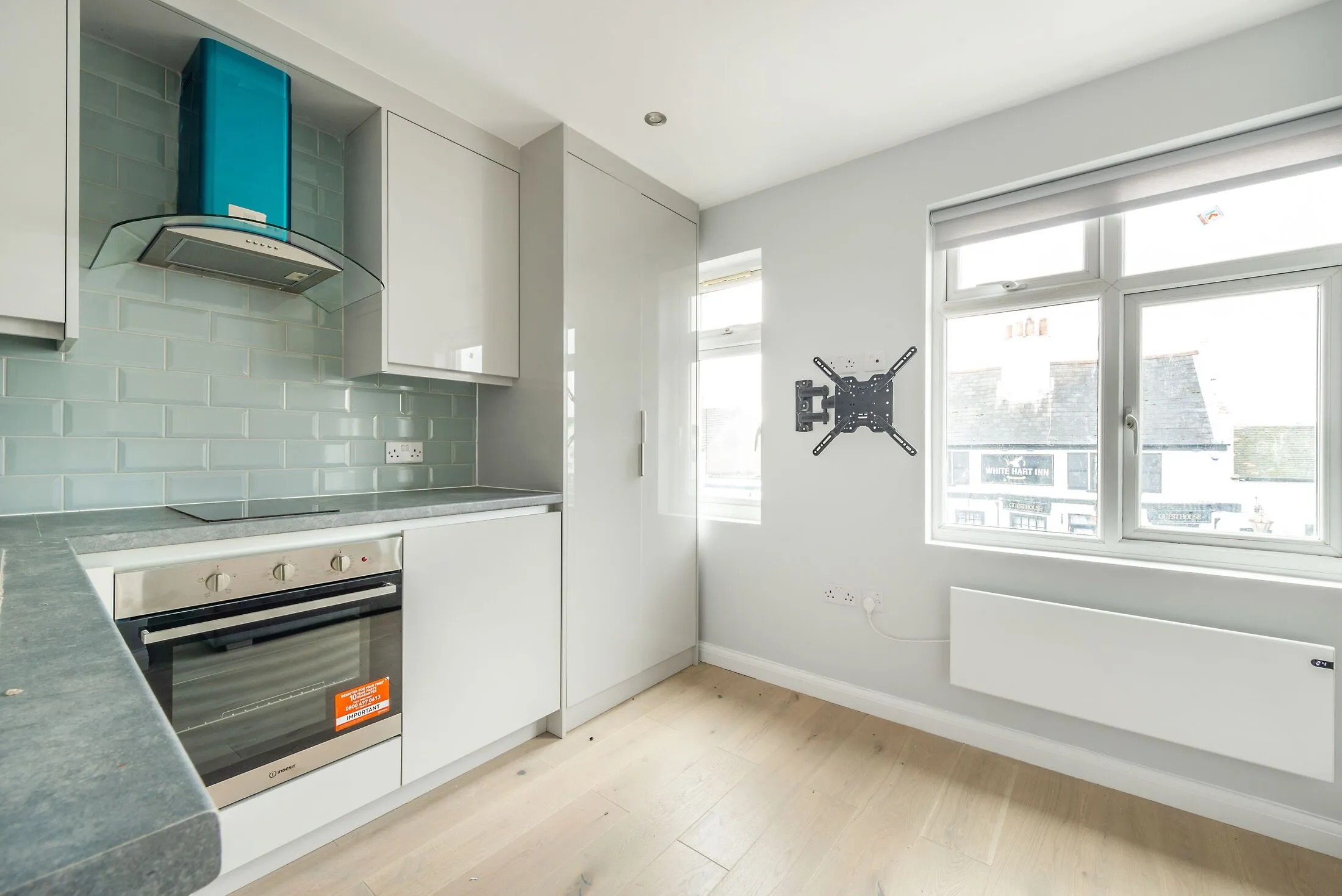 Flat Kneller Road in Greater London