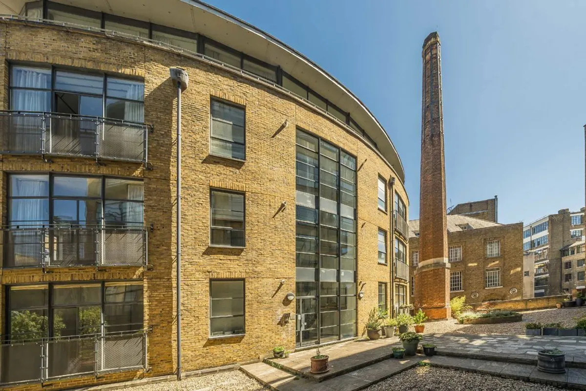 Flat Commercial Street in Greater London