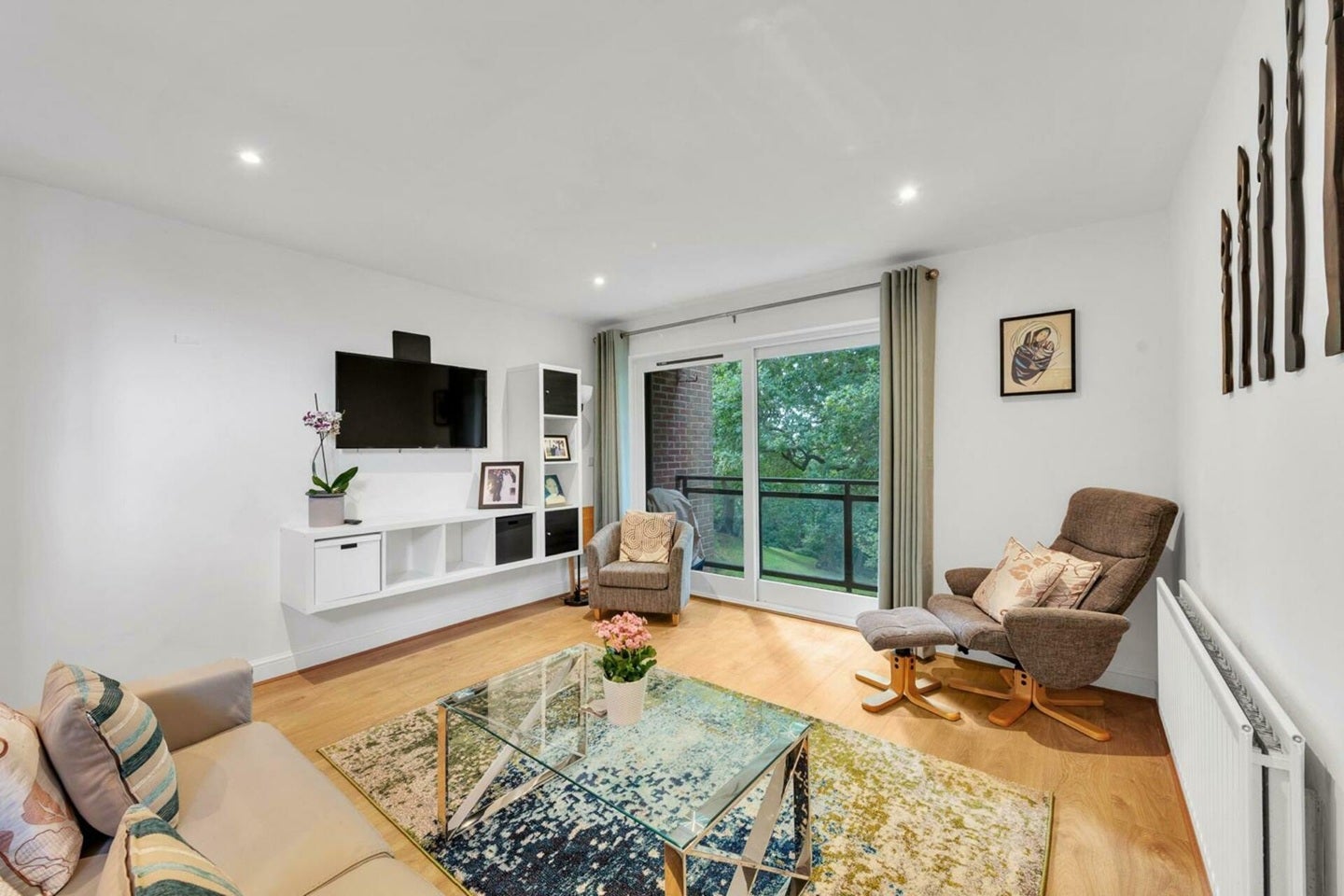 Flat Oaklands Road in Greater London