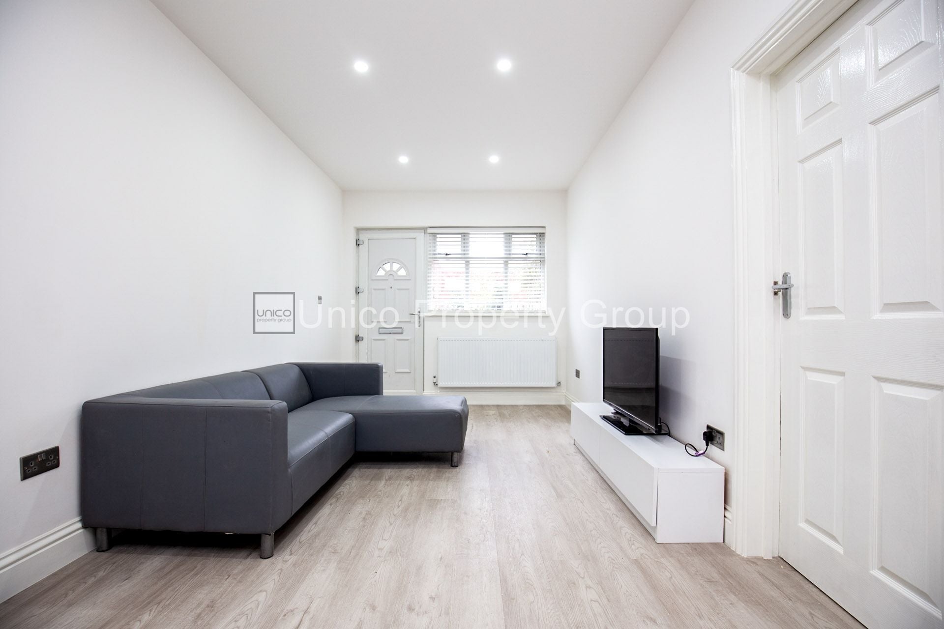Flat Eastern Avenue in Greater London