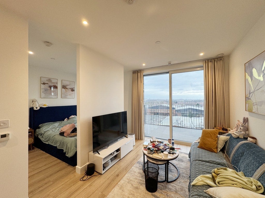 Flat Abbeydale Road in Greater London