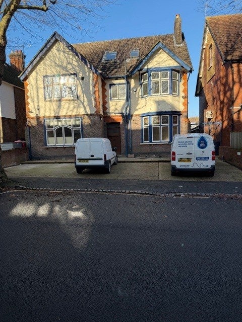 Flat Studley Road in Luton