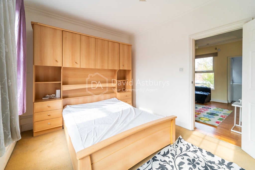 Flat Vincent Road in Greater London