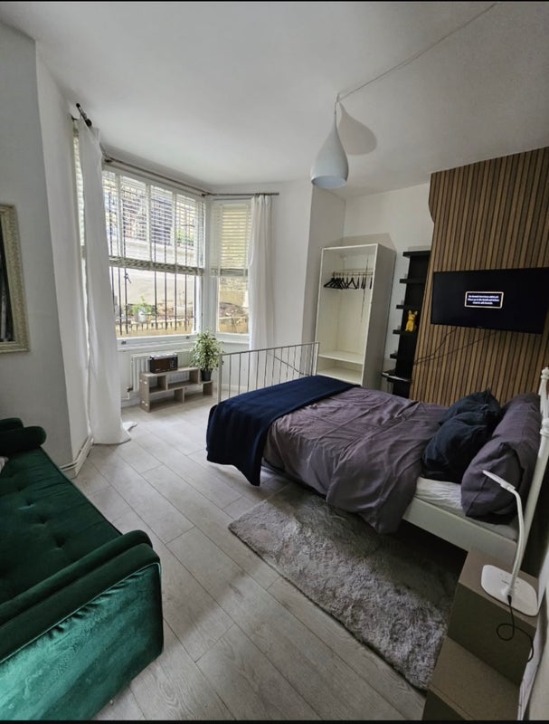 Room Grosvenor Avenue in Greater London