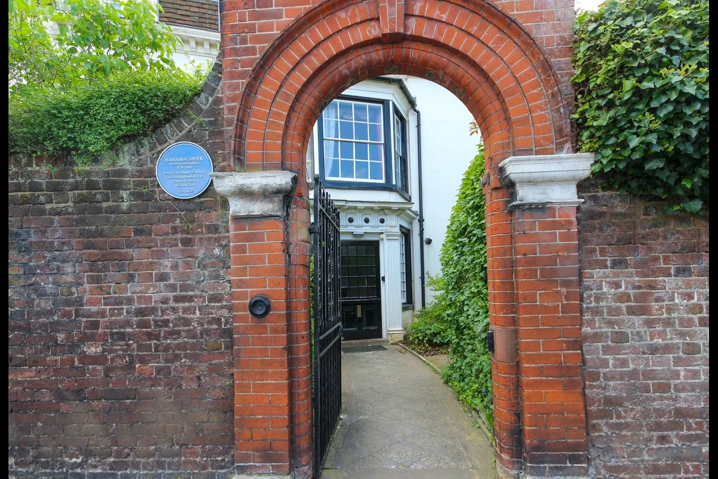 Flat Basing Way in Elmbridge