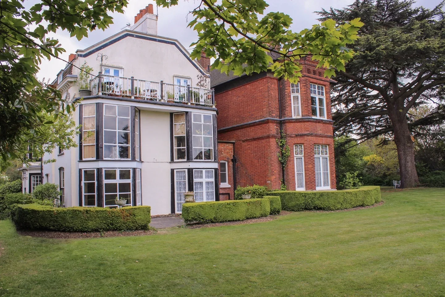 Flat Basing Way in Elmbridge