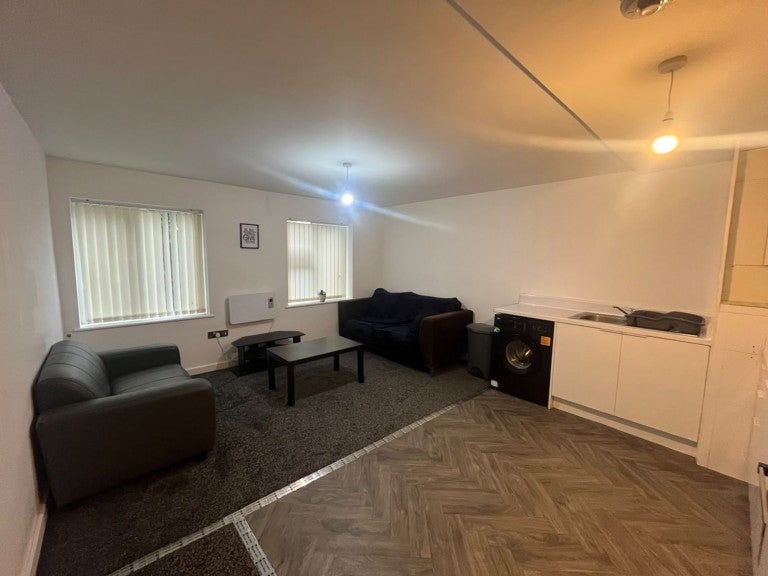 Flat Dryden Avenue in Cheadle