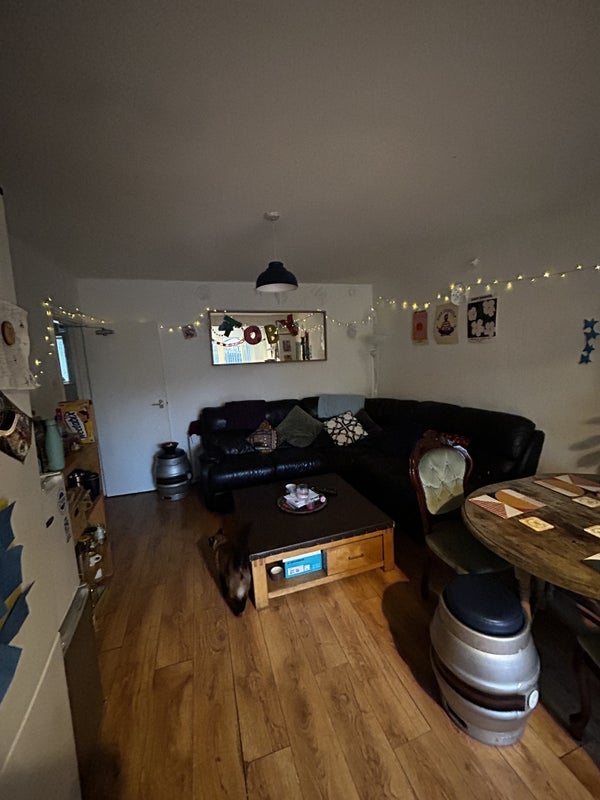 Room Alan Road in Manchester