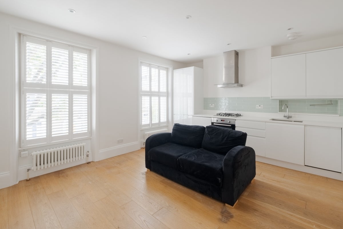 Flat Remington Street in Greater London