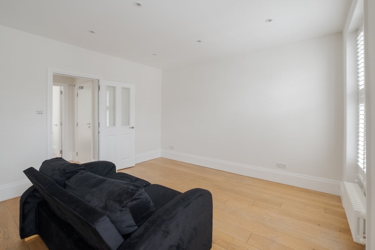 Flat Remington Street in Greater London