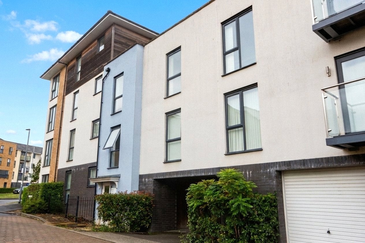 Flat Eighteen Acre Drive in Bristol
