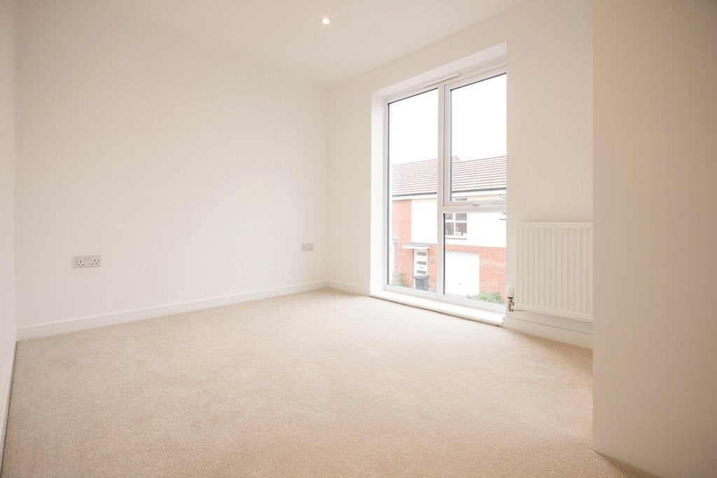 Flat Eighteen Acre Drive in Bristol
