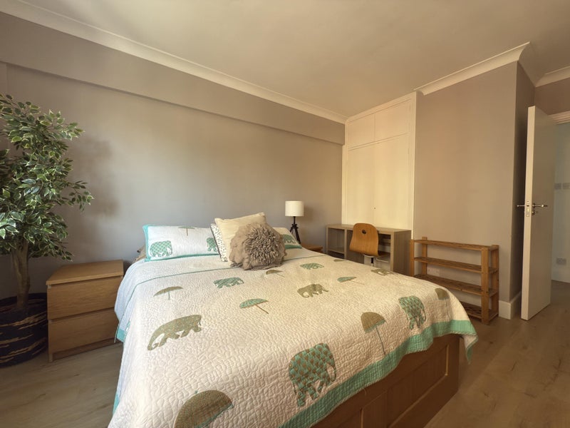 Room Moscow Road in City of Westminster