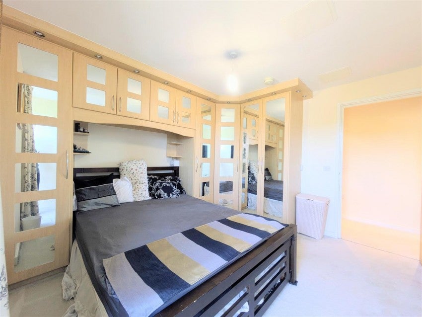 Flat Northolt Road in Greater London