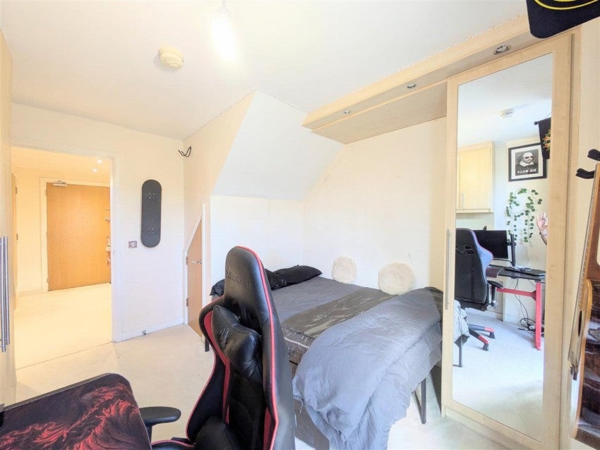 Flat Northolt Road in Greater London