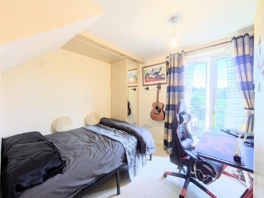 Flat Northolt Road in Greater London