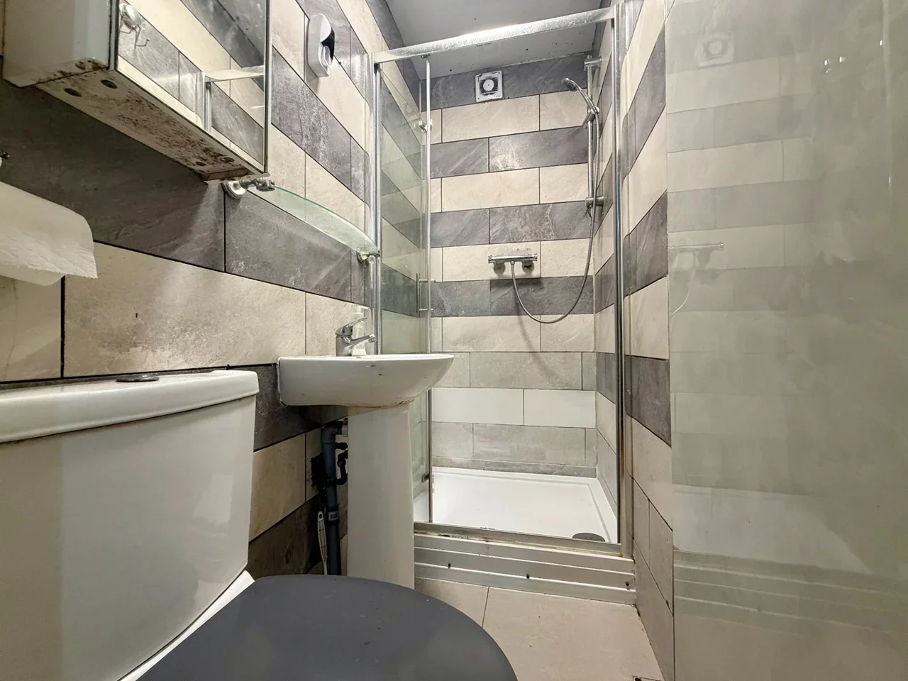 Flat Marlow Gardens in Greater London