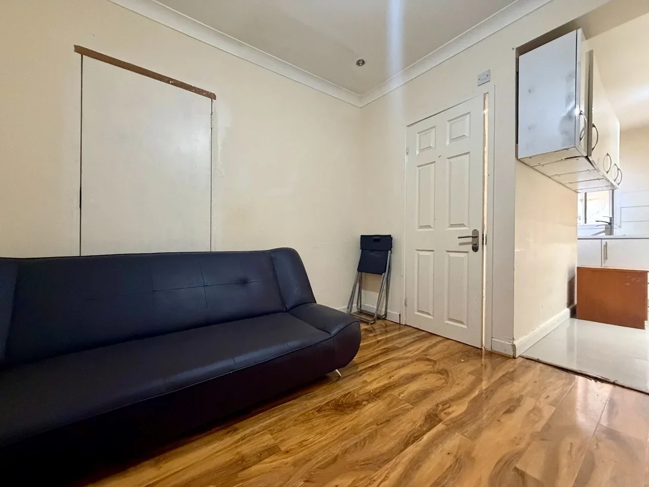 Flat Marlow Gardens in Greater London