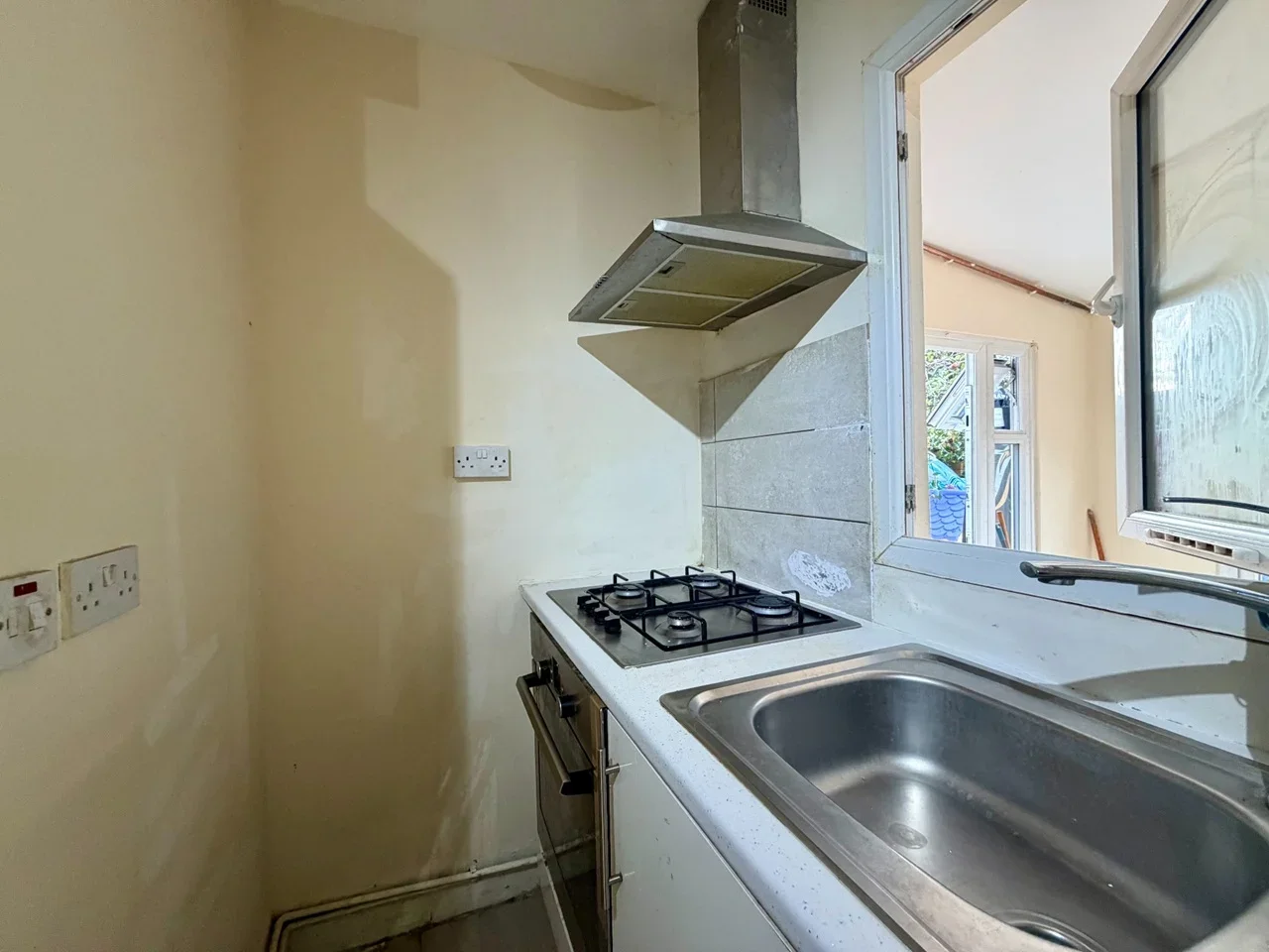 Flat Marlow Gardens in Greater London
