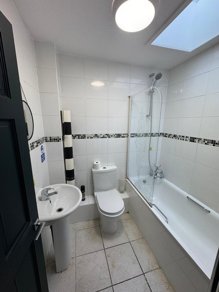 Room Ellesmere Avenue in Greater London
