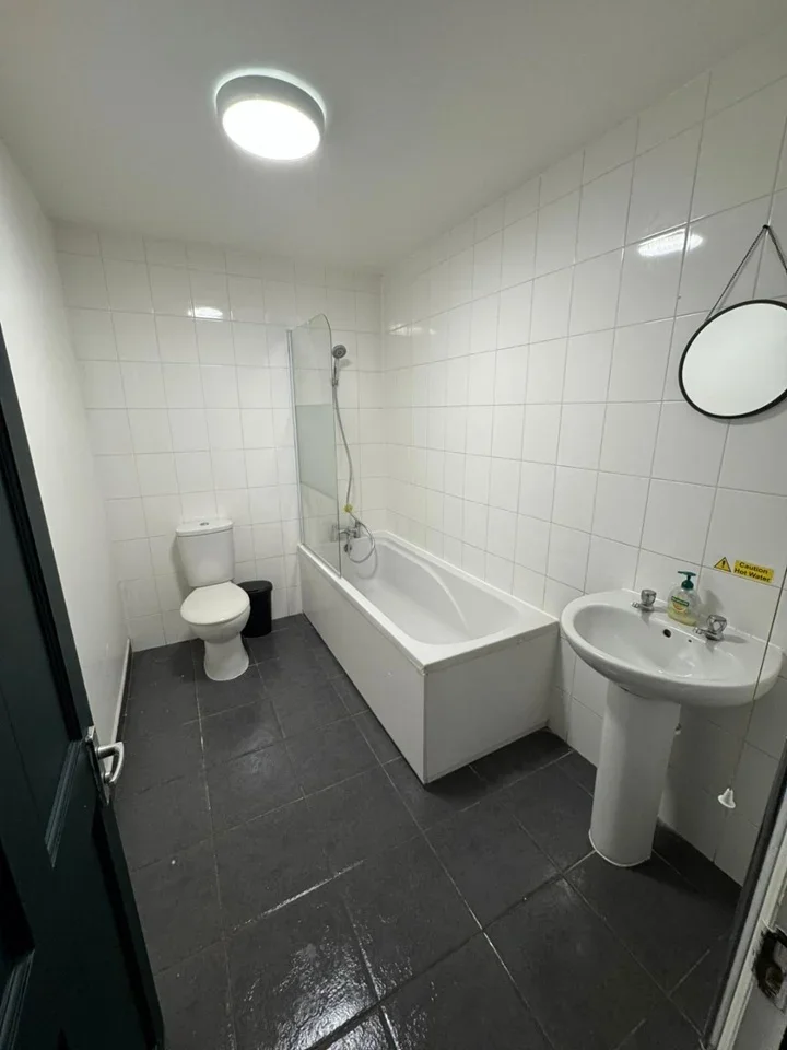 Room Ellesmere Avenue in Greater London