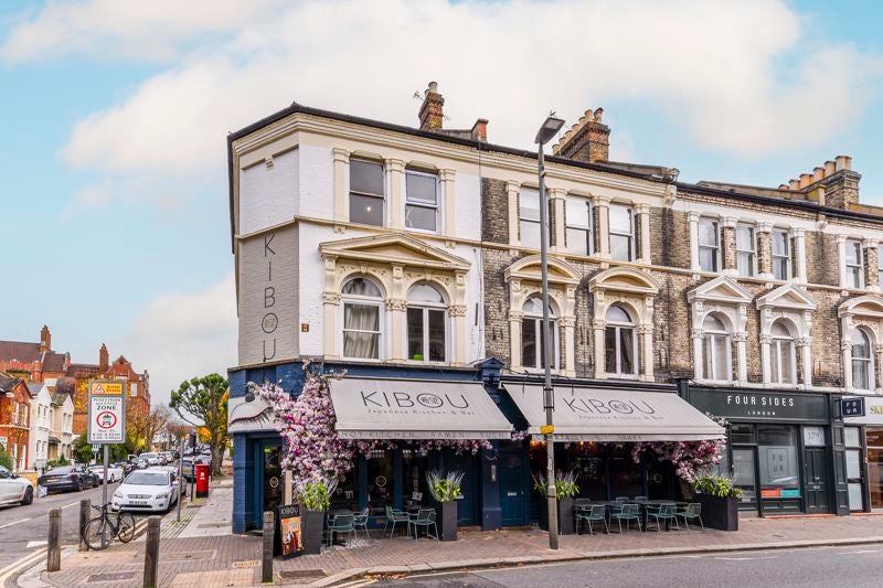Flat Northcote Road in Greater London