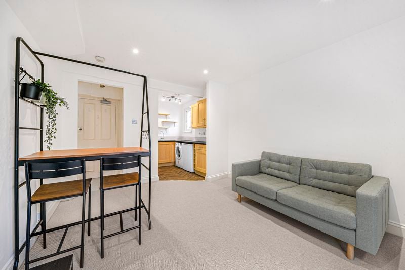 Flat Northcote Road in Greater London