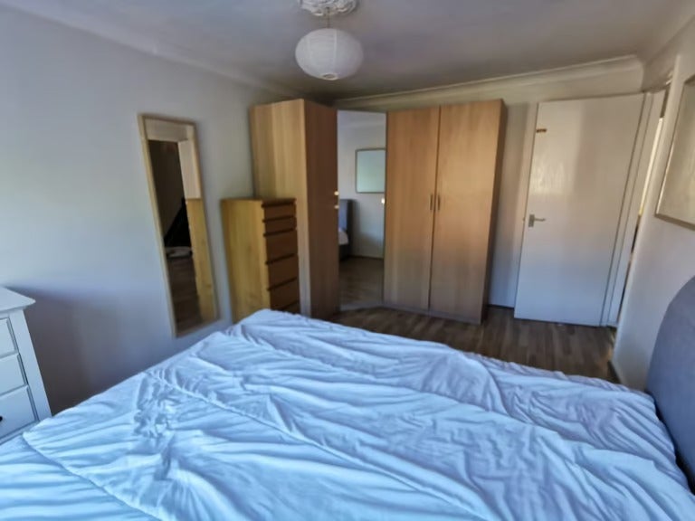 Flat Garrick Drive in Greater London