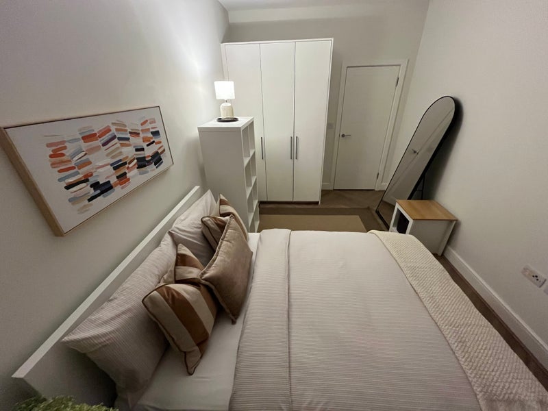 Room Heron Drive in Slough