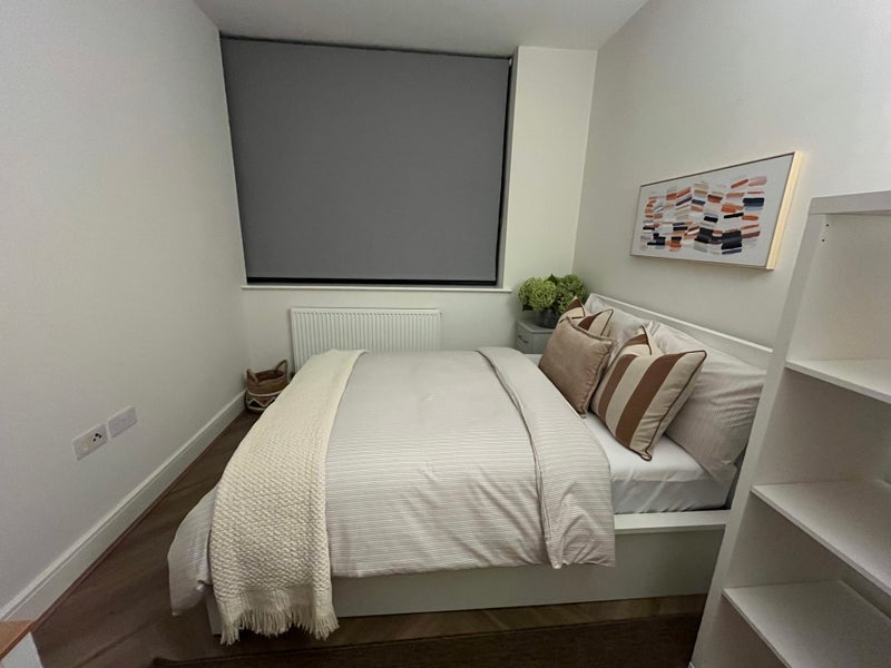 Room Heron Drive in Slough