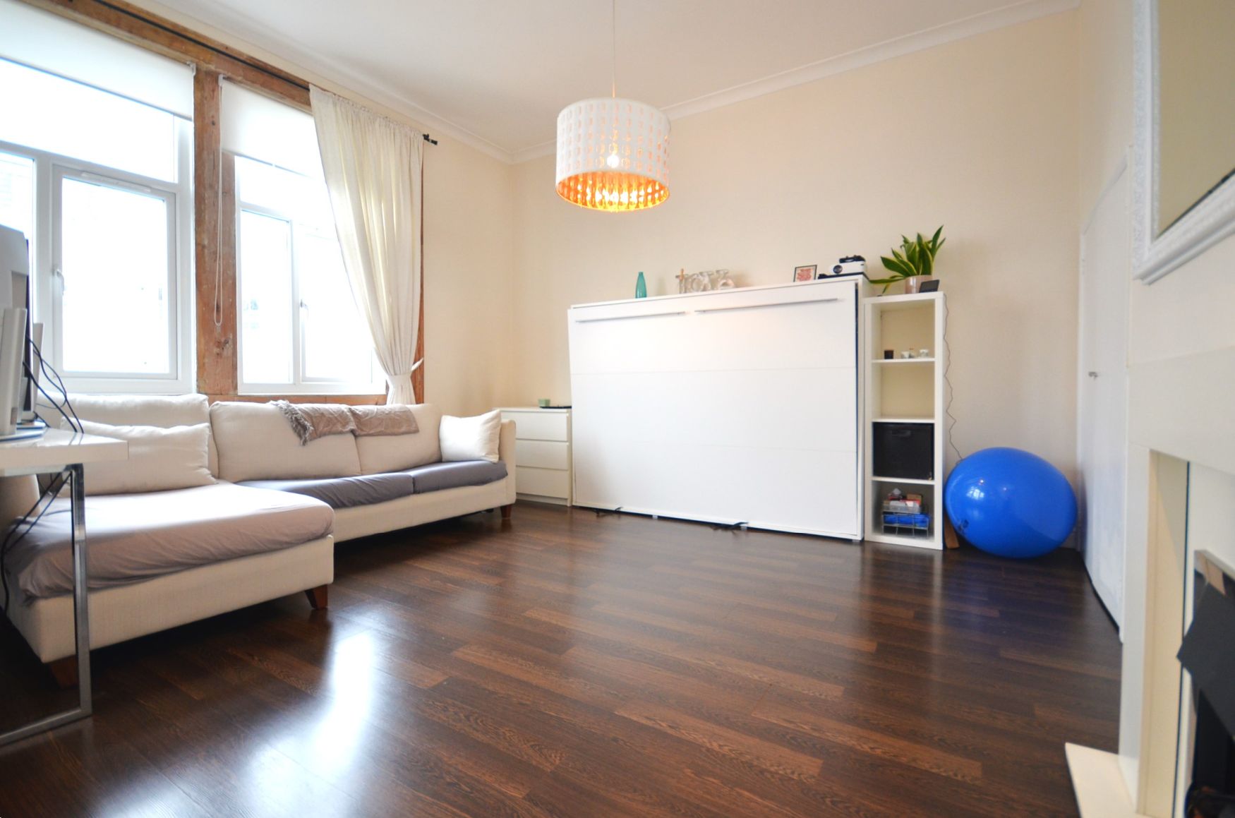 Flat Arundel Gardens in Greater London
