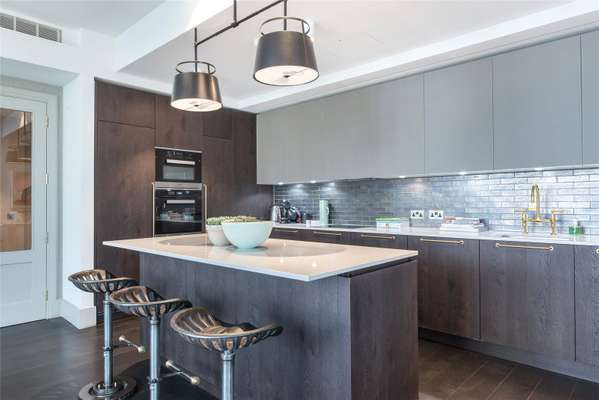 Flat Victoria Street in City of Westminster