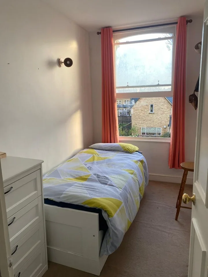 Room Coverdale Road in Greater London