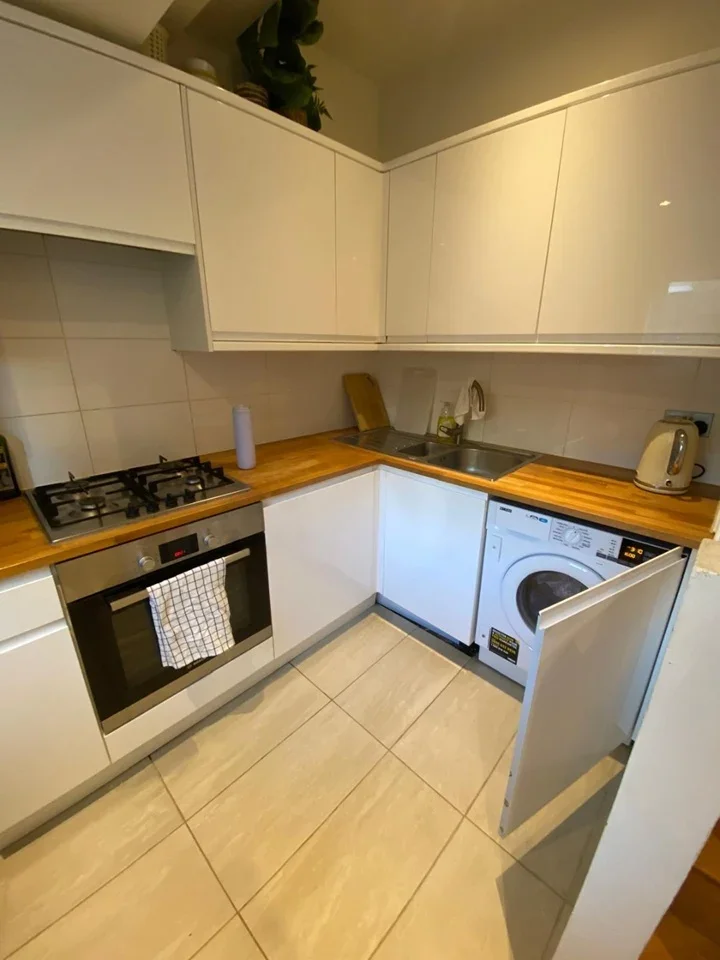 Room Coverdale Road in Greater London