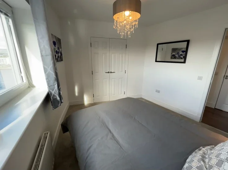 Flat Cardon Square in Renfrew