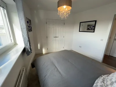 Flat Cardon Square in Renfrew