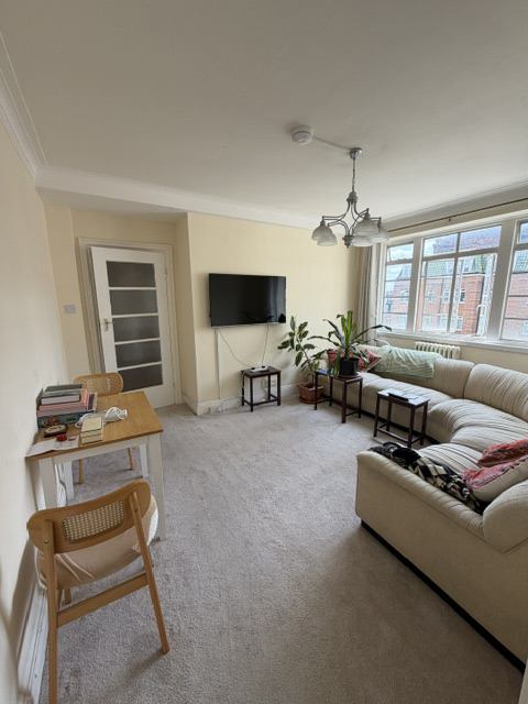 Room Logan Place in Greater London