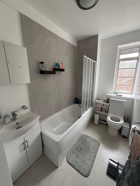 Room Logan Place in Greater London