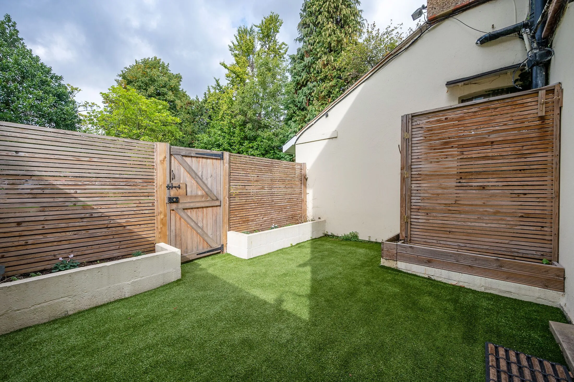 Flat Woodside in Greater London
