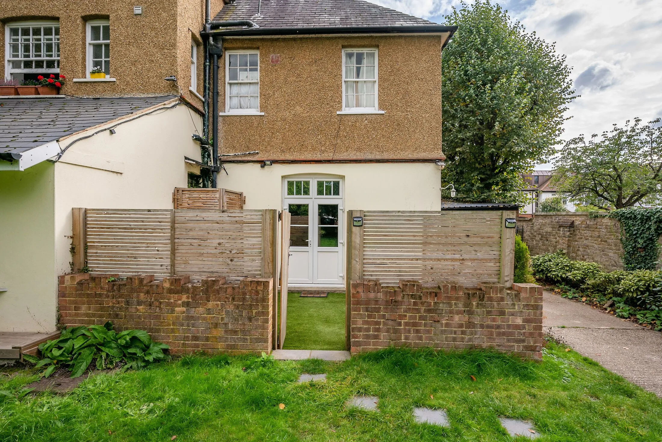 Flat Woodside in Greater London