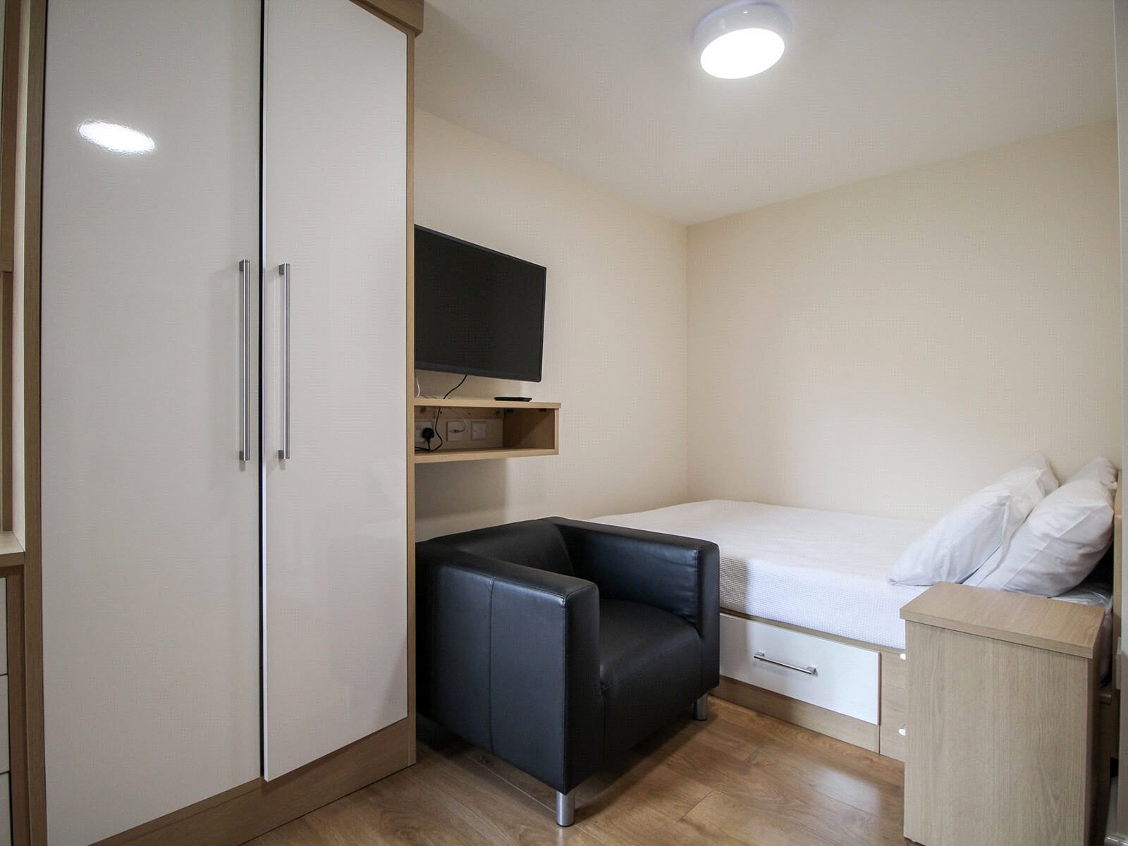Flat Lofthouse Place in Leeds