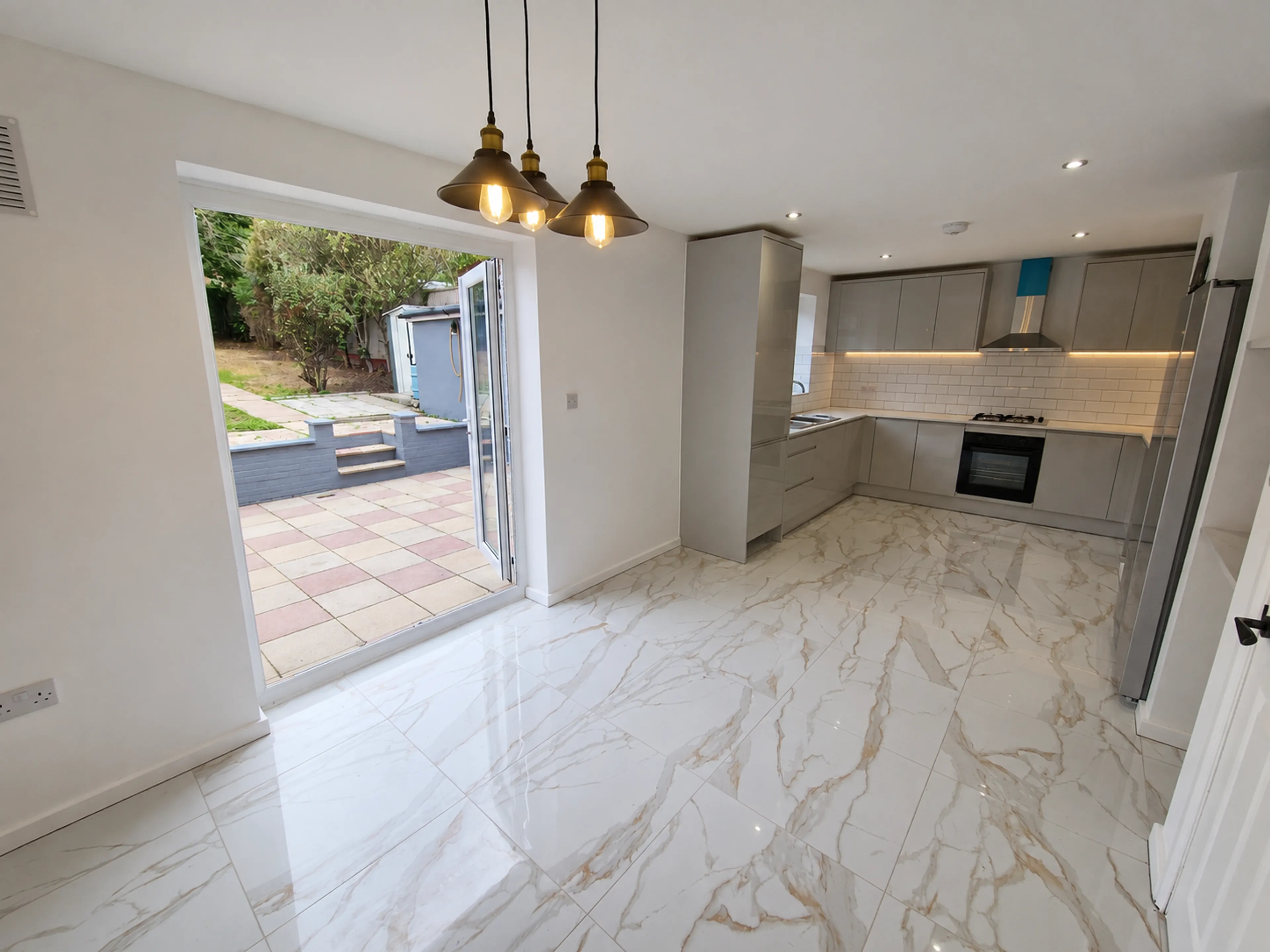 House Holyrood Crescent in St Albans