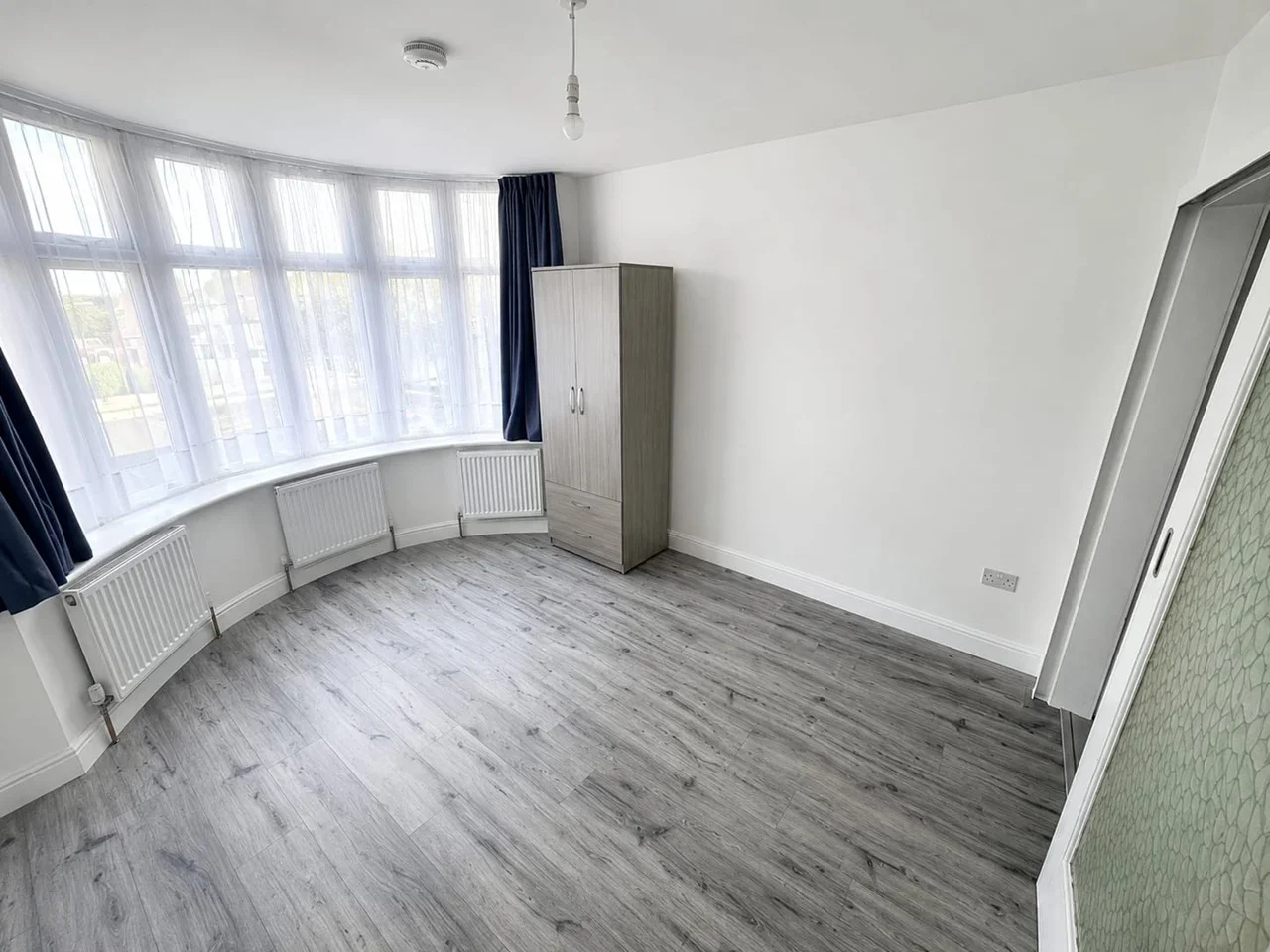 Room Roch Avenue in Greater London