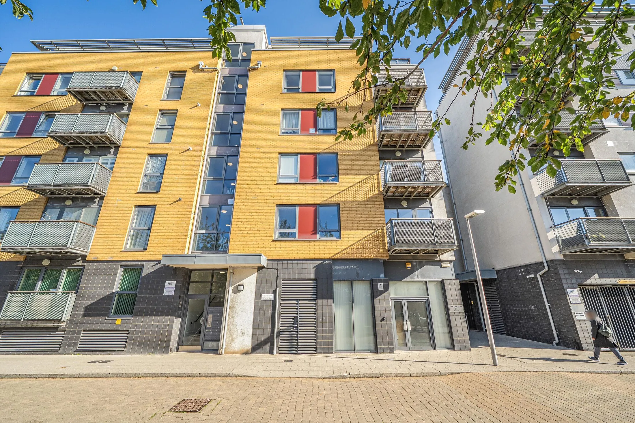 Flat Tarves Way in Greater London