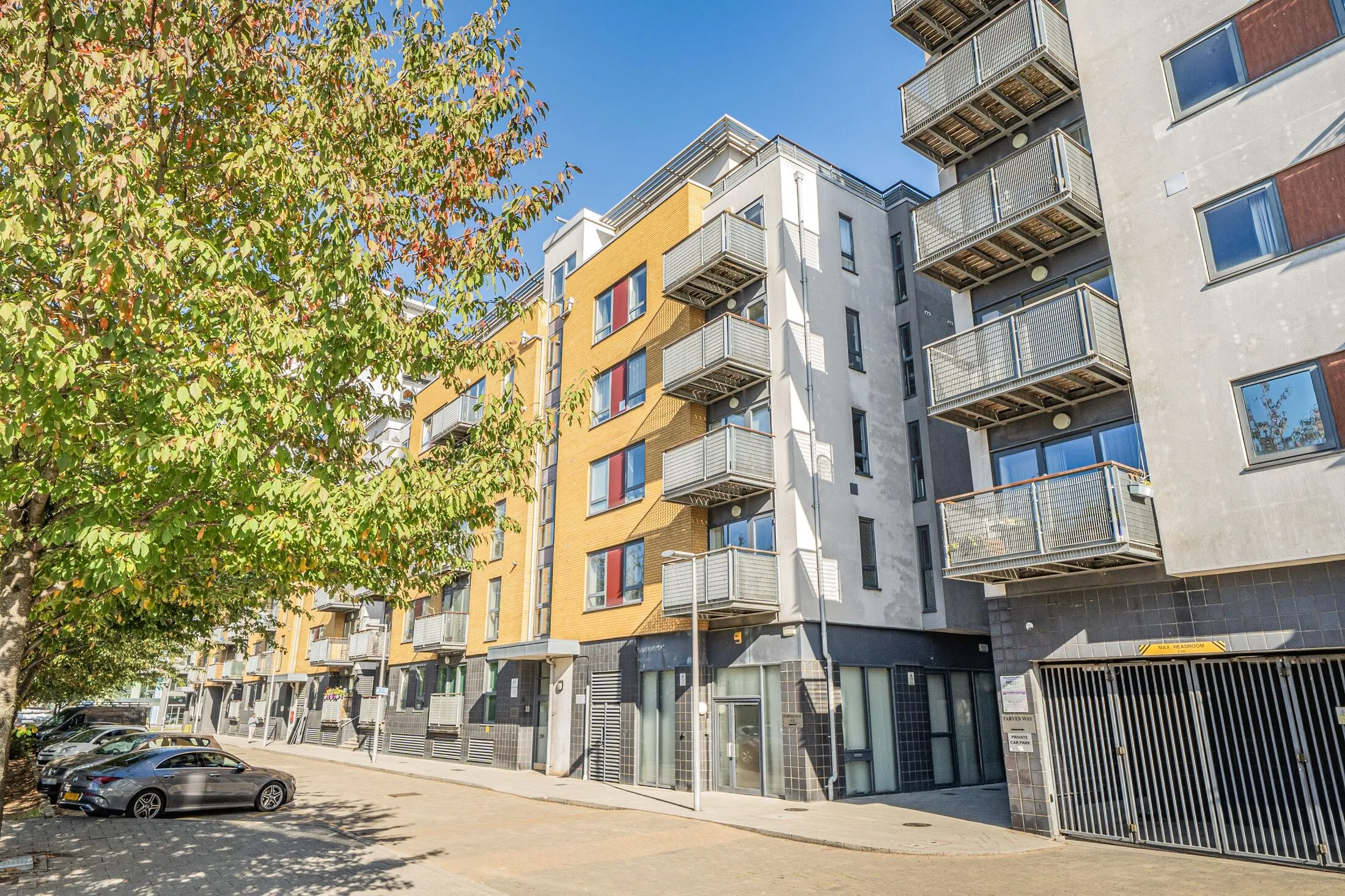 Flat Tarves Way in Greater London