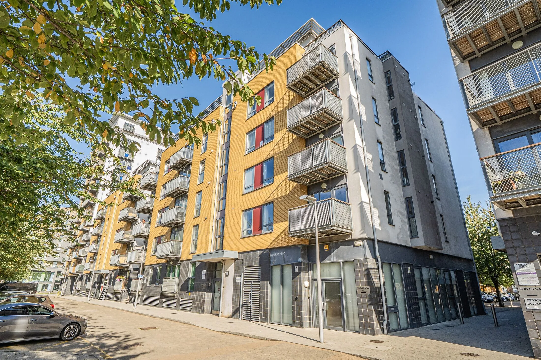 Flat Tarves Way in Greater London