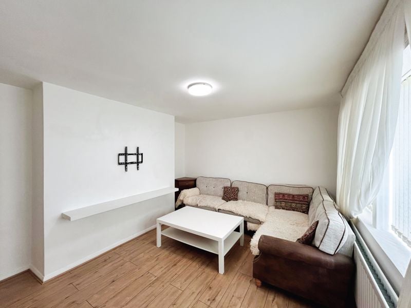 Flat Cuthbert Walk in Newcastle upon Tyne